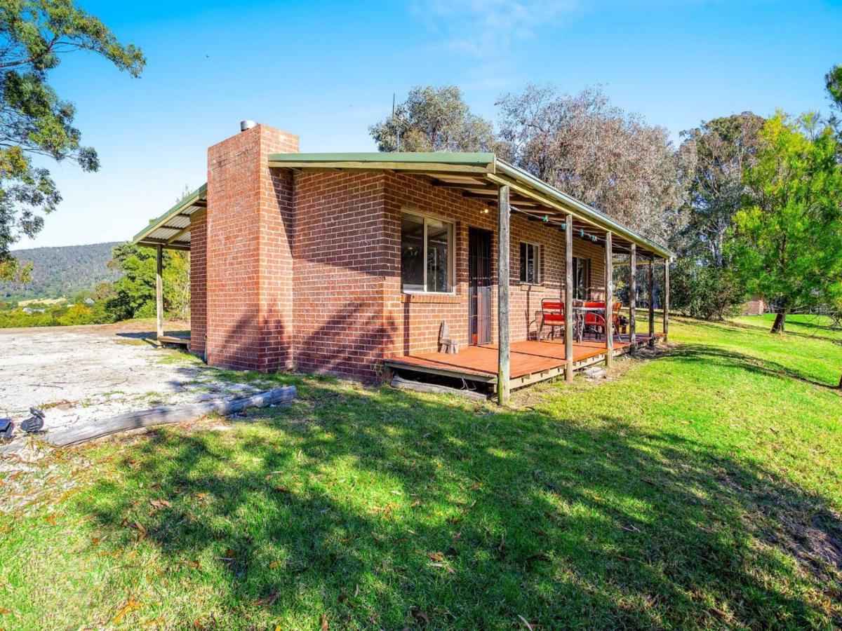 Braeside Cabin Two Alphitonia Central Tilba Exterior photo