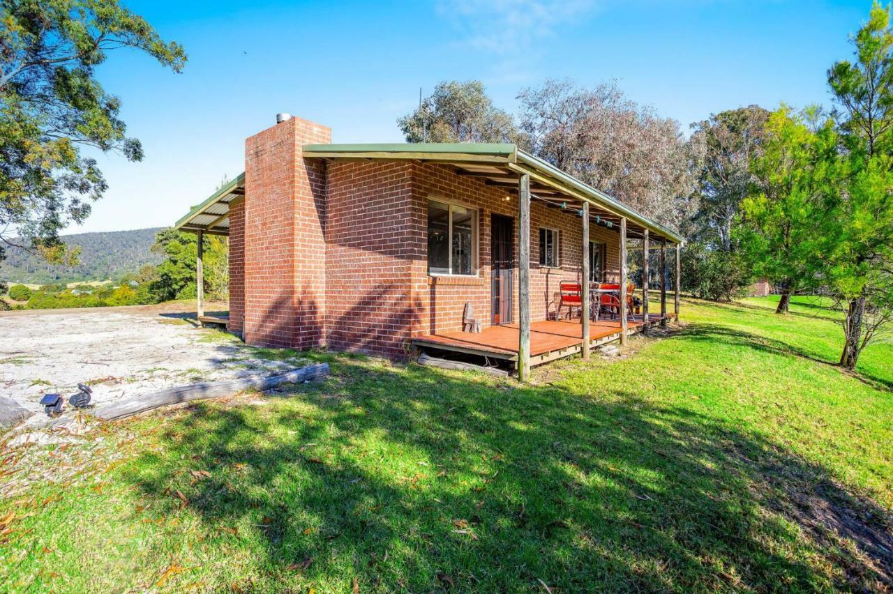 Braeside Cabin Two Alphitonia Central Tilba Exterior photo